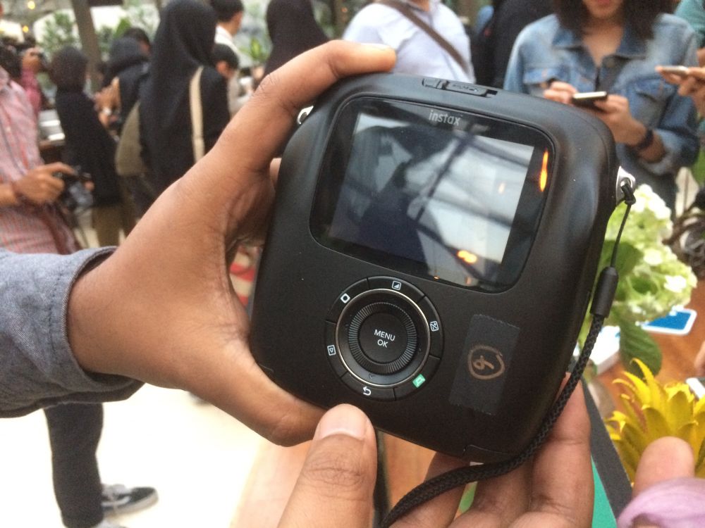 7 Fakta menarik Instax SQUARE SQ10, kamera keren buat anak milenial