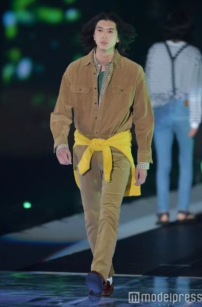 15 Foto gaya fashion seleb Jepang saat hadiri GirlsAward 2017 di Tokyo