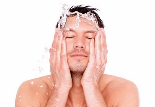 Usai cuci muka kulit rasanya ketarik? Ini lho ternyata penyebabnya