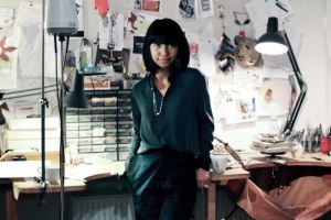 Desainer perhiasan Indonesia ini mendunia, langganan seleb Hollywood