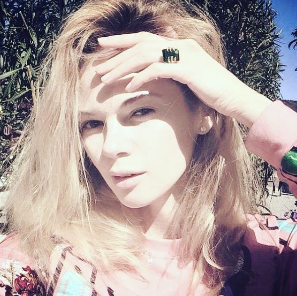 Desainer perhiasan Indonesia ini mendunia, langganan seleb Hollywood