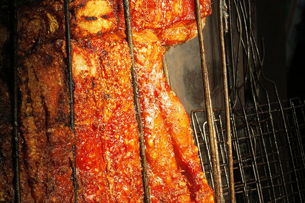 Unik, ayam panggang ini dimasak pakai sinar matahari