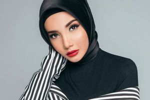 Berhijab tapi pose begini, Zaskia Sungkar dikritik penggemarnya