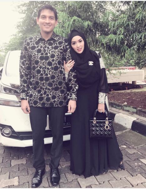 Mulai berhijab, begini 10 penampilan terbaru 'Syahrini KW'