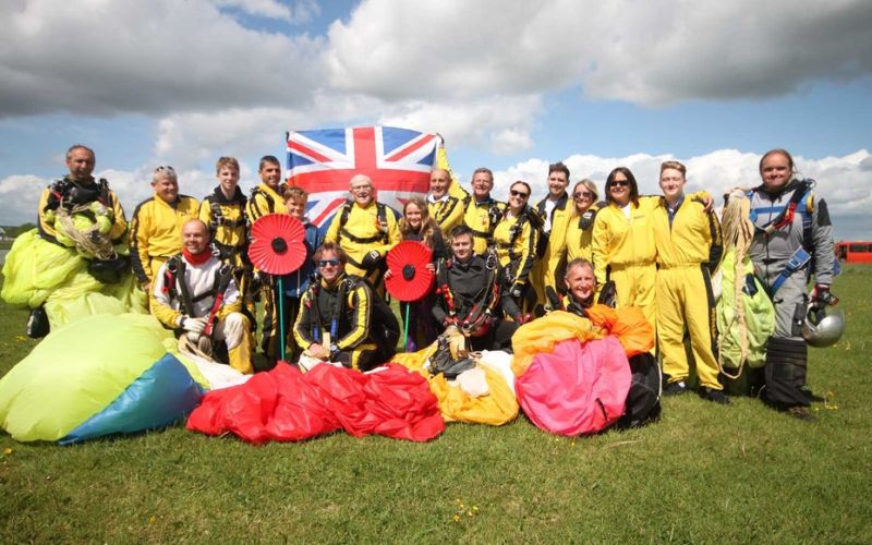 Keren, kakek berusia 101 tahun ini coba olahraga ekstrem skydiving