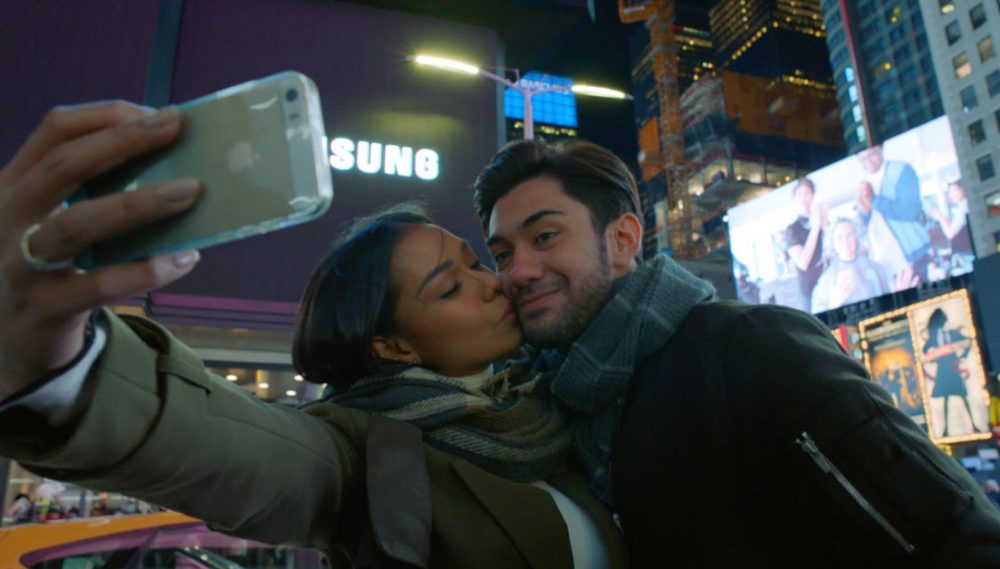 4 Pasangan aktor-aktris ini pernah beradegan ranjang di film