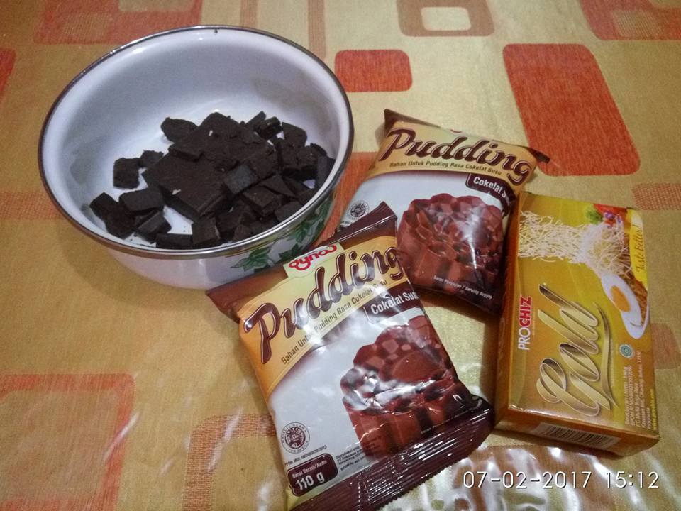 Cara bikin brownies puding cokelat ternyata simpel banget, ini triknya