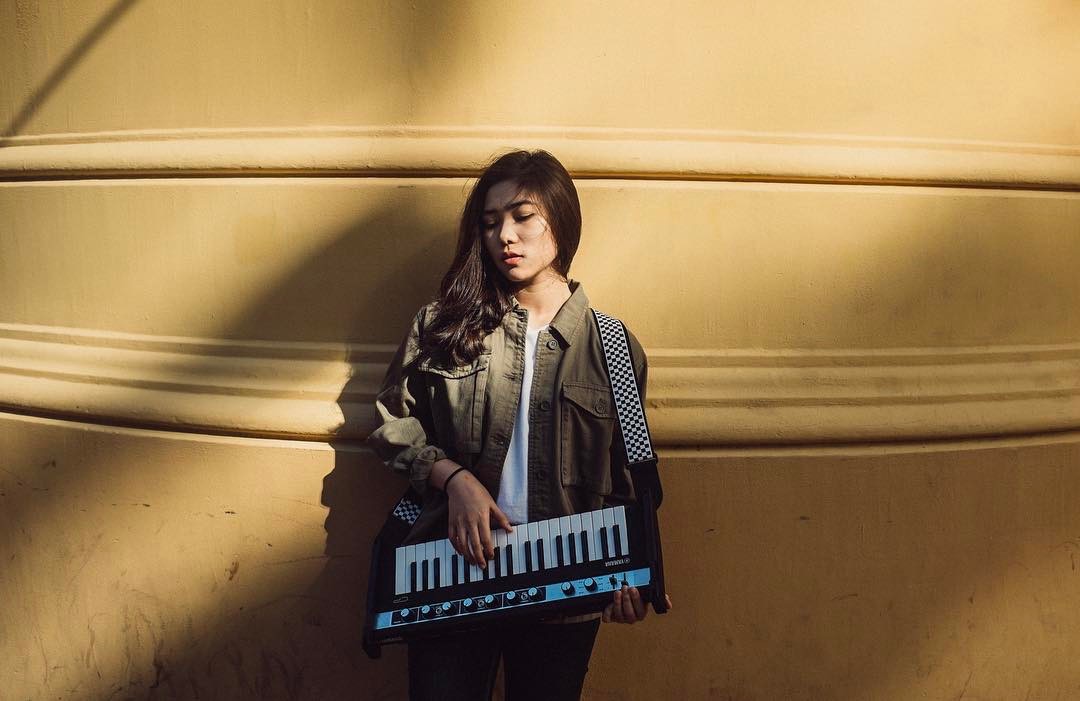 Kenalan yuk sama Jimmy,  teman setia Isyana Sarasvati