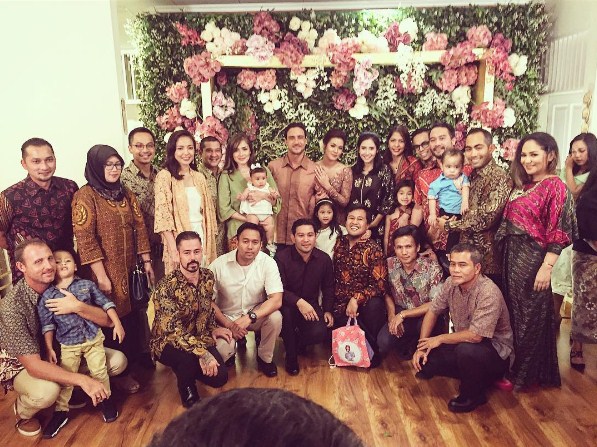 Resmi tunangan, begini 9 potret bahagia Raisa dan Hamish Daud