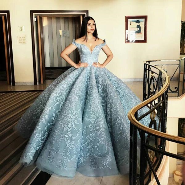 Kenakan gaun Cinderella di Cannes 2017, Aishwarya Rai banjir pujian