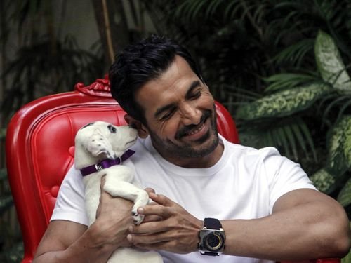 Foto 20 seleb Bollywood dengan hewan peliharaannya ini so sweet abis!