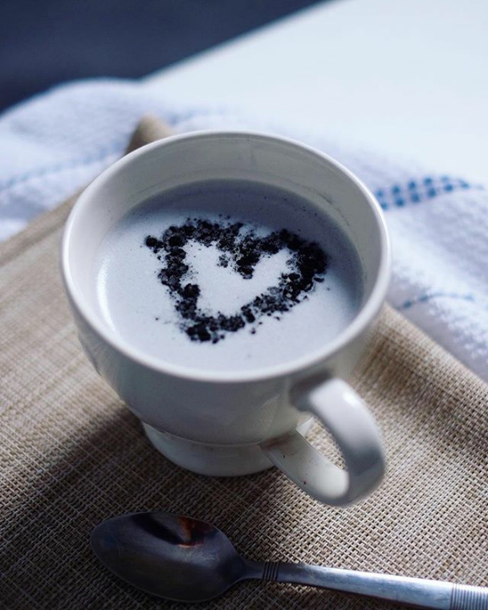 Sajian 10 minuman kopi pakai latte dari arang, tampilannya gotik