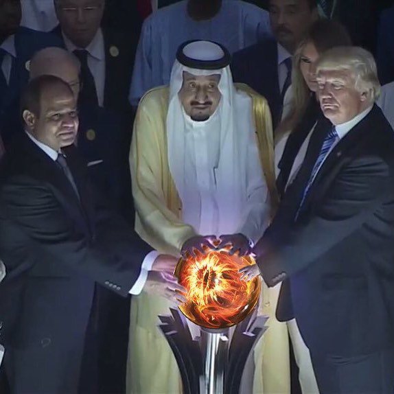 10 Foto editan Donald Trump dengan Raja Salman ini bikin kaku perut