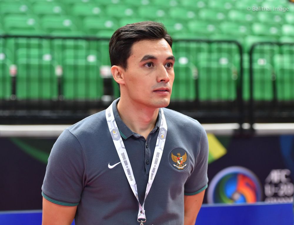 Pelatih futsal Yori van der Torren bikin cewek Thailand gagal fokus
