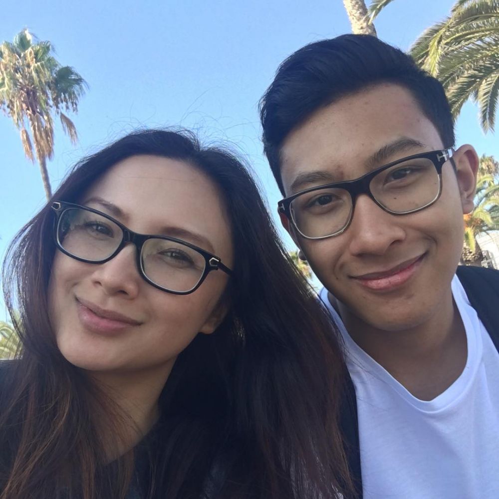 10 Bukti mantan istri Tommy Soeharto bak kakak-adik dengan sang anak