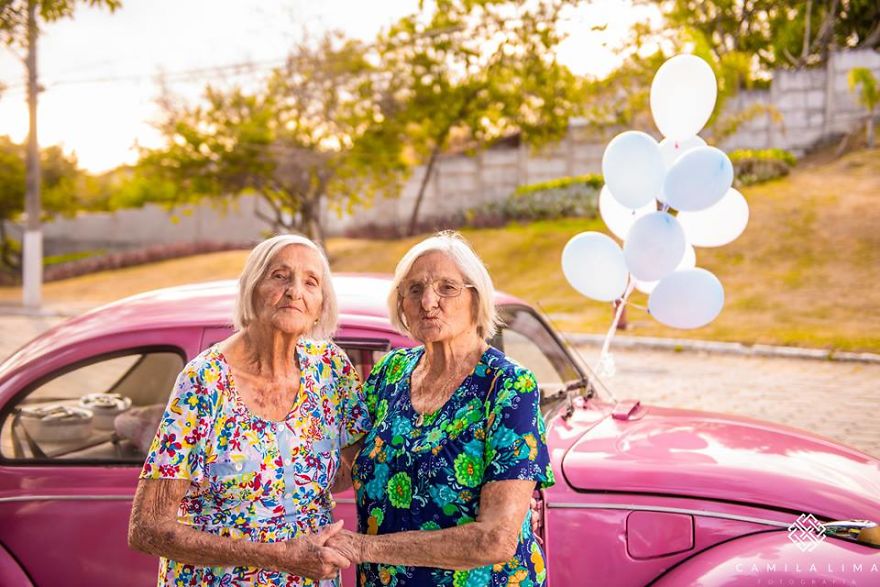 Rayakan ulang tahun ke-100, saudara kembar ini punya cara unik