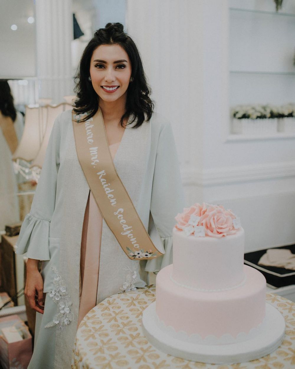 13 Potret momen keseruan pesta lajang Tyas Mirasih, elegan nih