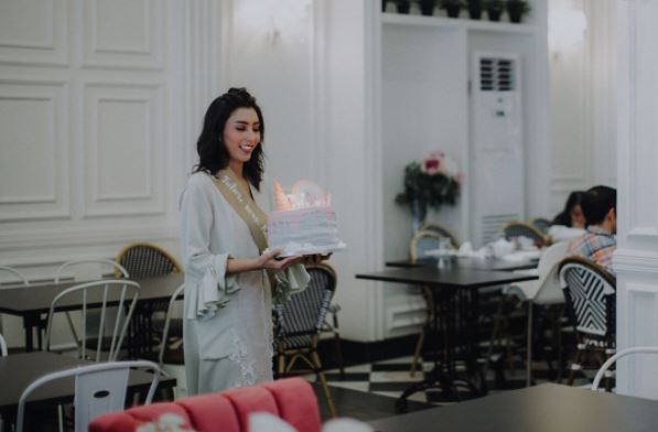 13 Potret momen keseruan pesta lajang Tyas Mirasih, elegan nih