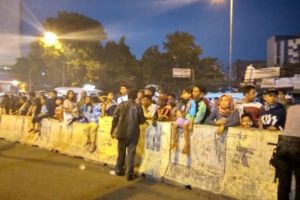 Ketika lokasi bom teror di Kampung Melayu malah jadi tontonan warga