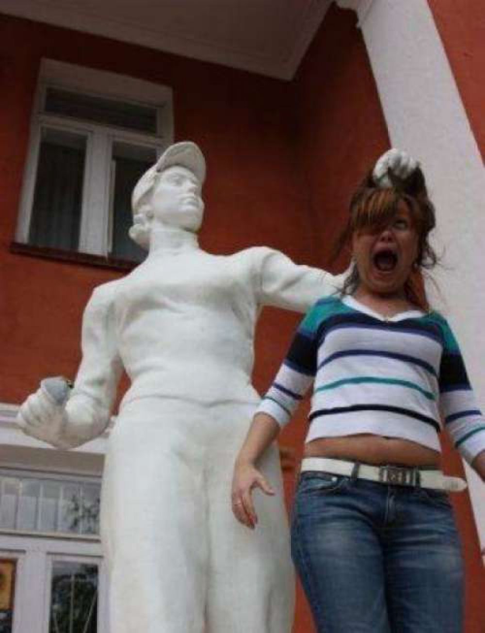 18 Pose konyol manusia dan patung ini ceriakan harimu berpuasa