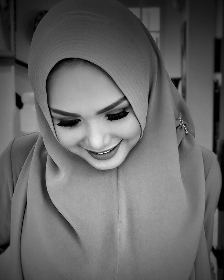 Biasanya tampil seksi, deretan seleb ini pamer berhijab di bulan puasa