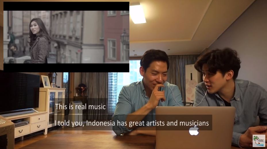 Reaksi cowok Korea nonton video klip Raisa-Isyana bikin senyum sendiri