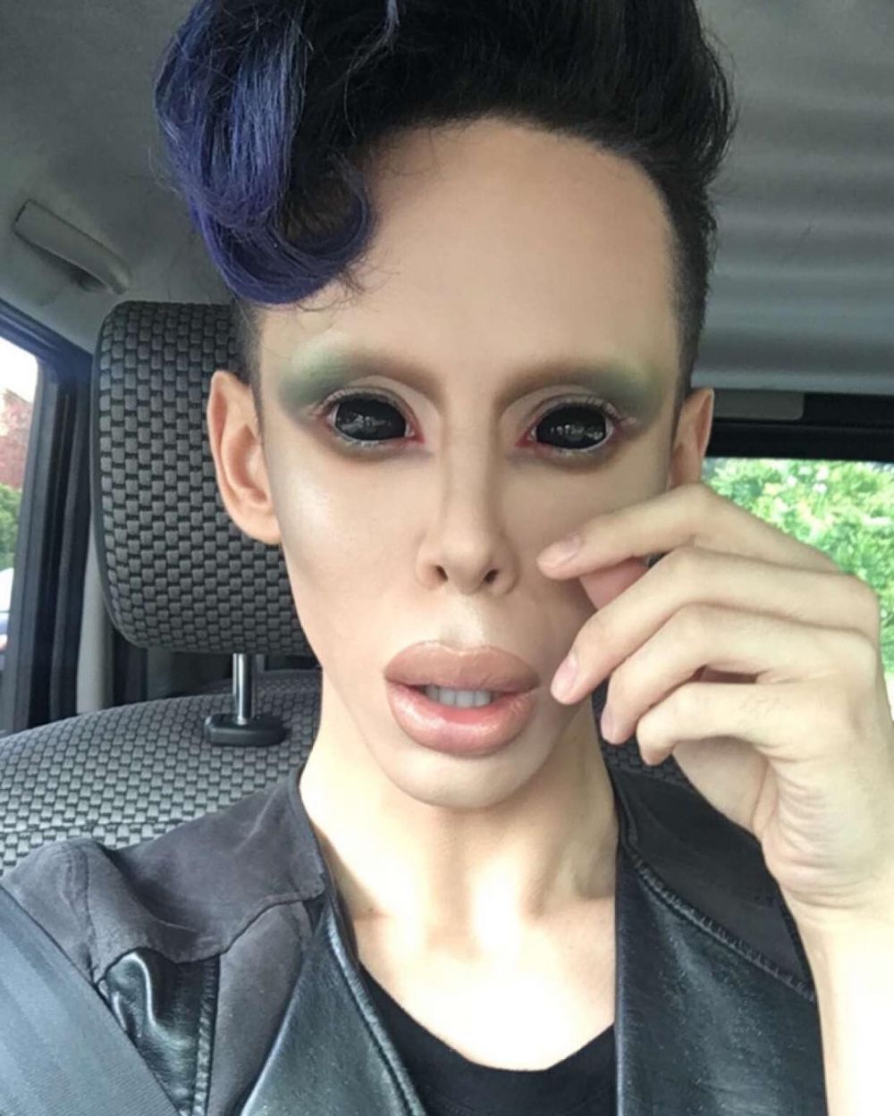 Ingin jadi alien tanpa kelamin, pria ini nekat jalani 110 kali operasi