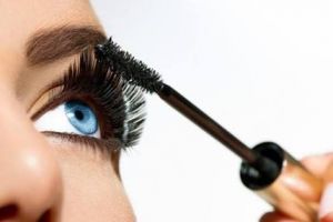 Begini cara aplikasikan maskara waterproof agar bulu mata tak rontok