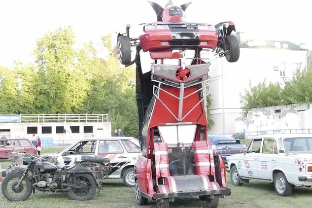 Ayah dan anak ini ciptakan mobil Transformers, bentuknya bikin takjub