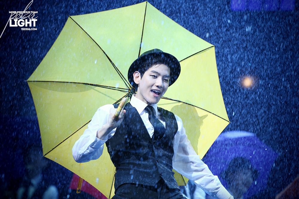 10 Idol K-Pop ganteng ini juga bintangi musikal, berbakat banget