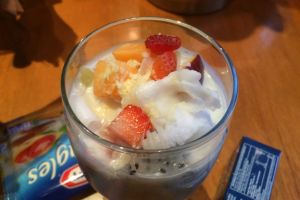 Pengen yang seger-seger untuk berbuka? Bikin es buah pelangi yuk!