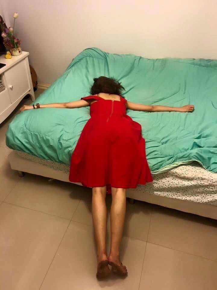 8 Foto wanita mabuk yang dikerjain temannya ini bikin prihatin