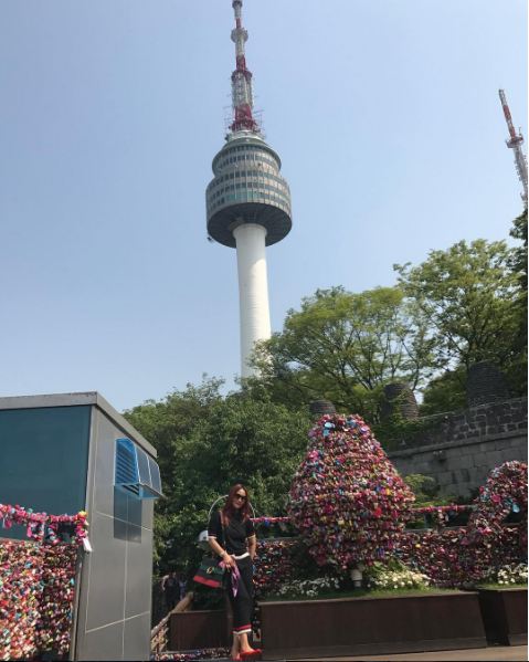 Begini gaya liburan Inul di Korea Selatan, tetap hits meski berpuasa