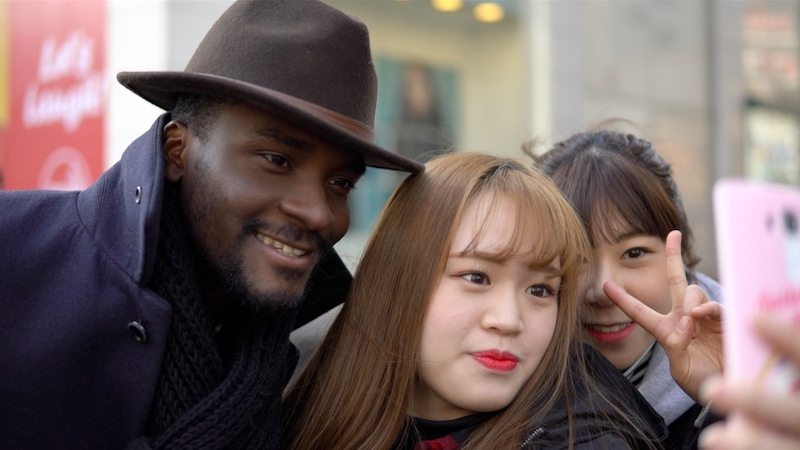 Ungkap rasisme, cowok berkulit hitam ini malah jadi artis di Korea