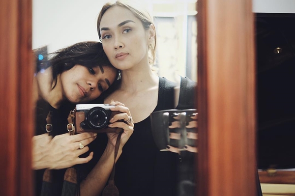 10 Foto kakak-adik Adinia Wirasti & Sara Wijayanto, kompak banget nih