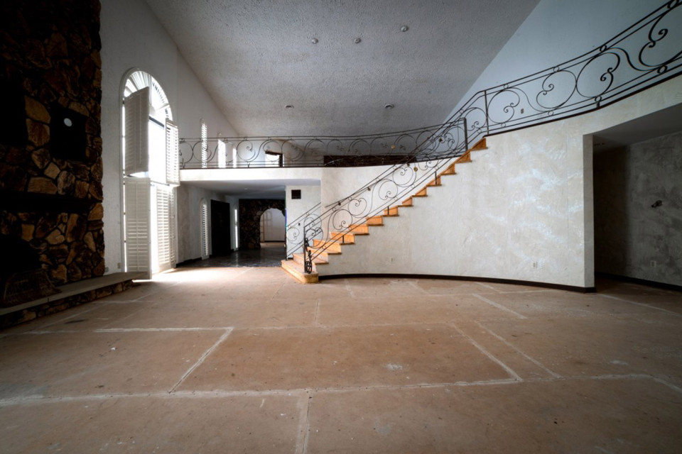 10 Foto kondisi rumah mewah Mike Tyson, kini tak berpenghuni dan seram