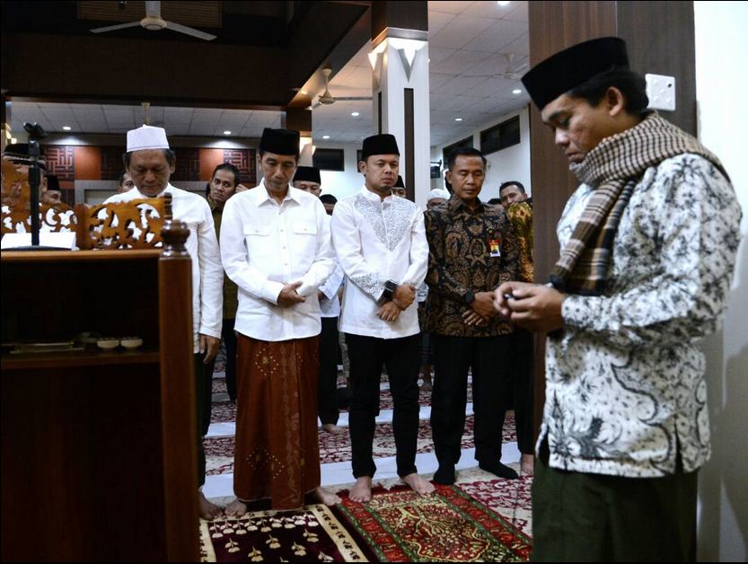 3 Momen kesederhanaan Presiden Jokowi di bulan Ramadan ini bikin salut