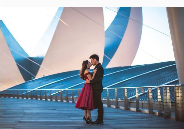 12 Foto prewed Fendy Chow & Stella, bertema alam dan romantis banget