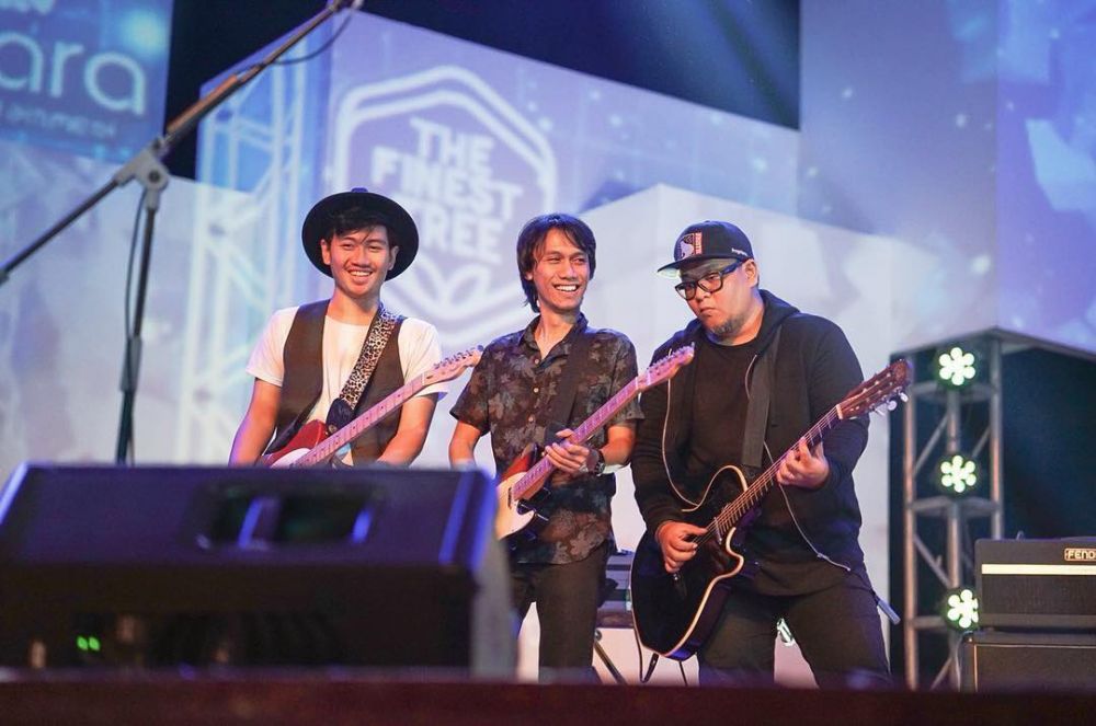 10 Potret Elang Nuraga, gitaris The Finest Tree yang 'mirip' Duta SO7