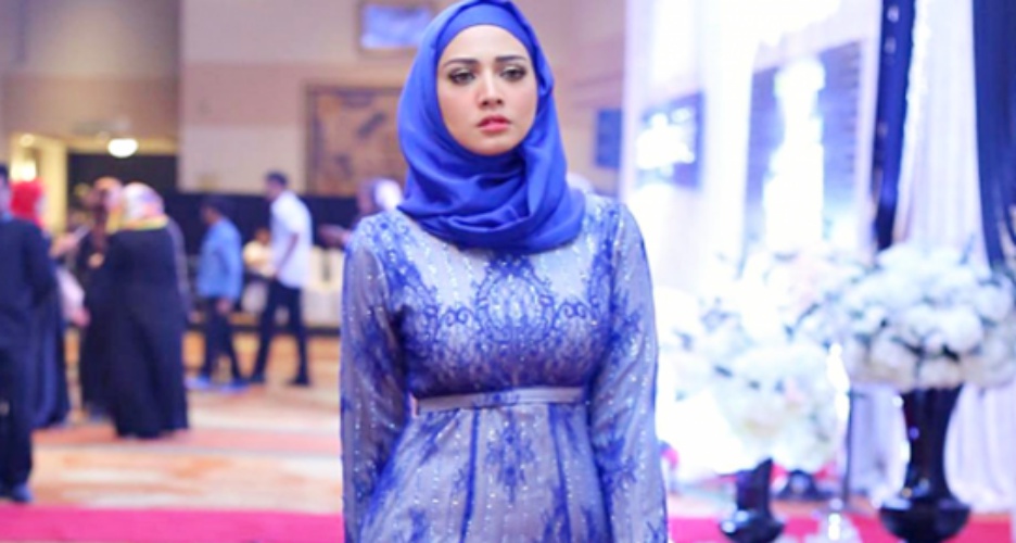 Baju biru artis ini diserang netizen, didoakan supaya dapat hidayah