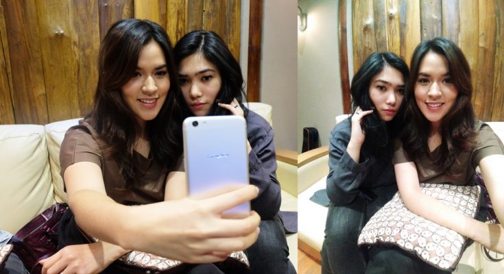 9 Trik mudah biar kamu fotogenik pas selfie rame-rame