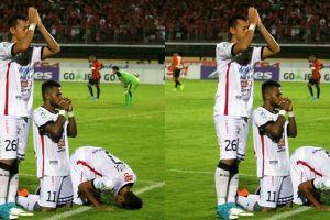 Foto selebrasi tiga pemain Bali United ini bukti keberagaman itu indah