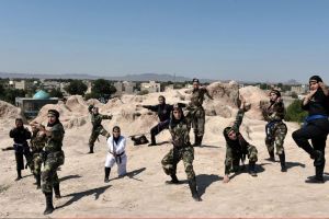 Cantik dan tangguh, 15 foto ninja cewek asal Iran ini bikin kamu keder