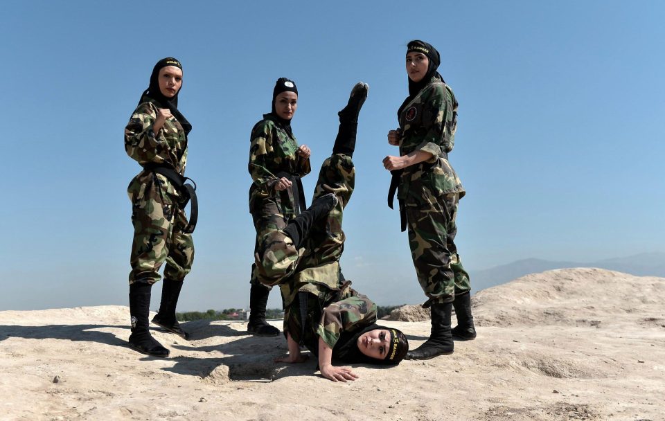 Cantik dan tangguh, 15 foto ninja cewek asal Iran ini bikin kamu keder