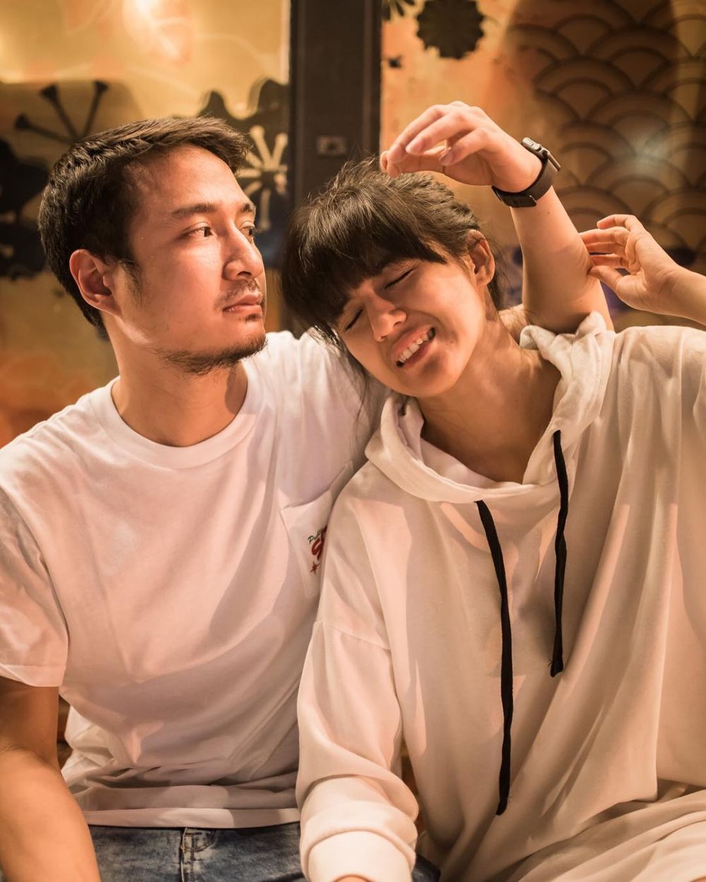 Sudah lamaran, begini 8 momen kemesraan DJ Una dan Irsan Ramadhan