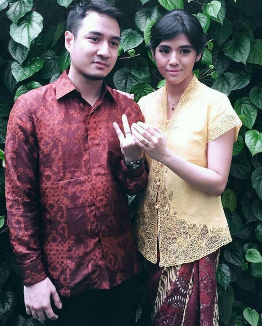 Sudah lamaran, begini 8 momen kemesraan DJ Una dan Irsan Ramadhan