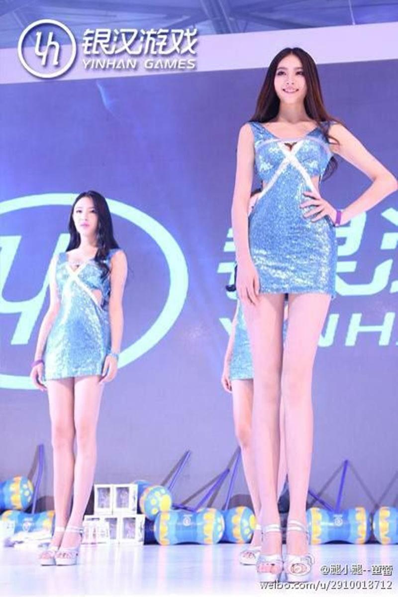 Kenalan dengan Dong Lei, model seksi dengan kaki terpanjang