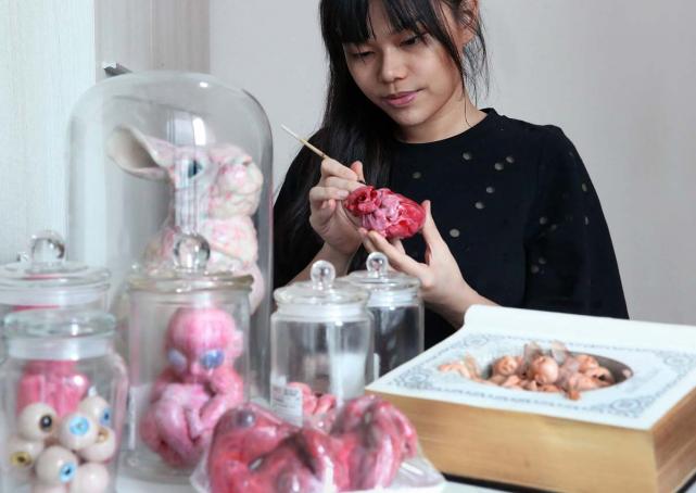 10 Patung bayi ini bukannya imut malah bikin merinding, hiii