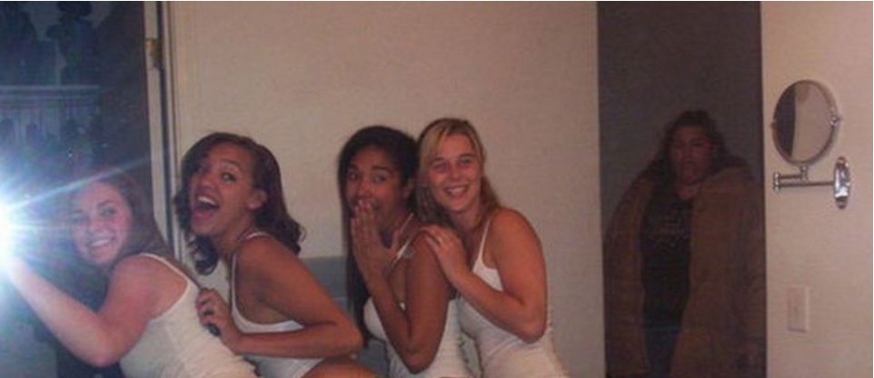 10 Momen fail saat selfie rame-rame ini kocak, bikin ngakak