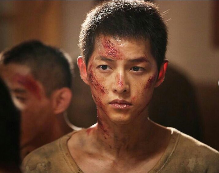 10 Foto kembalinya Song Joong-ki jadi tentara di 'Battleship Island'